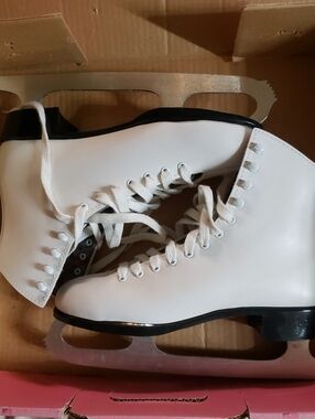 Vintage 1990's Lange White Women's Lace-Up Figure Skates